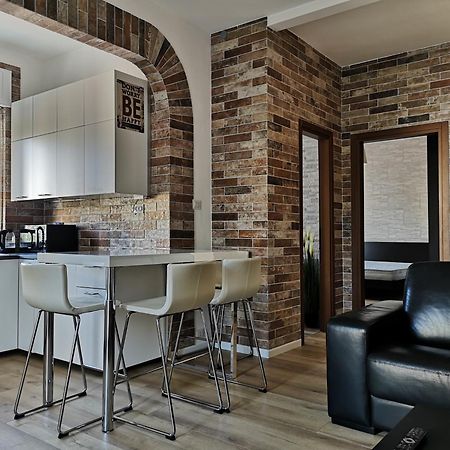 Queen East Verona Apartments מראה חיצוני תמונה