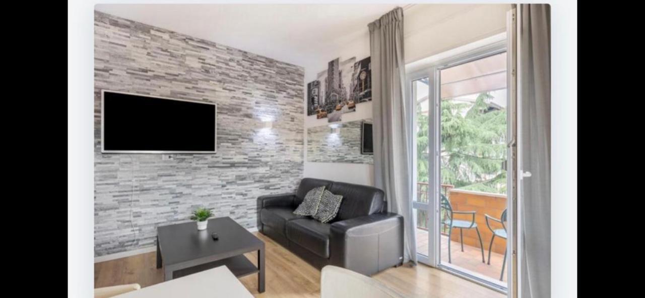 Queen East Verona Apartments מראה חיצוני תמונה